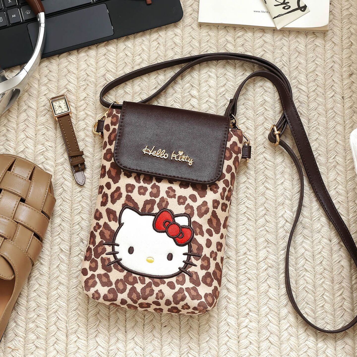 Sanrio Hello Kitty Leopard Print Crossbody Bag for Women, Mobile Phone Bag, Fashionable Retro Small Bag, Cartoon Women's Bag, Cute Style