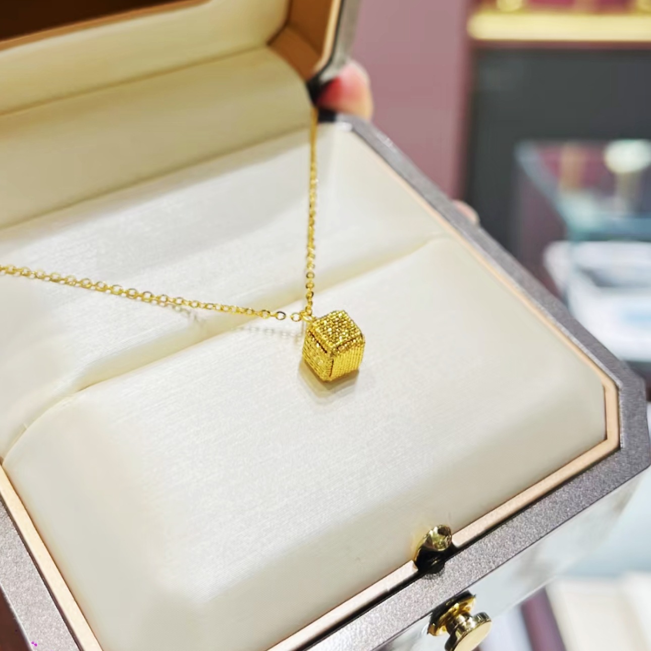 Brushed Small Square Sugar Cube Necklace 2026 New Style Light Luxury Exquisite Titanium Steel Non-Fading Clavicle Chain Jewelry Customization