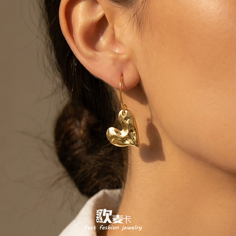 Ins Simple and Luxurious Asymmetrical Heart Pendant Earrings European and American Cross-Border Fashion Internet Celebrity Earrings Stainless Steel Gold-Plated