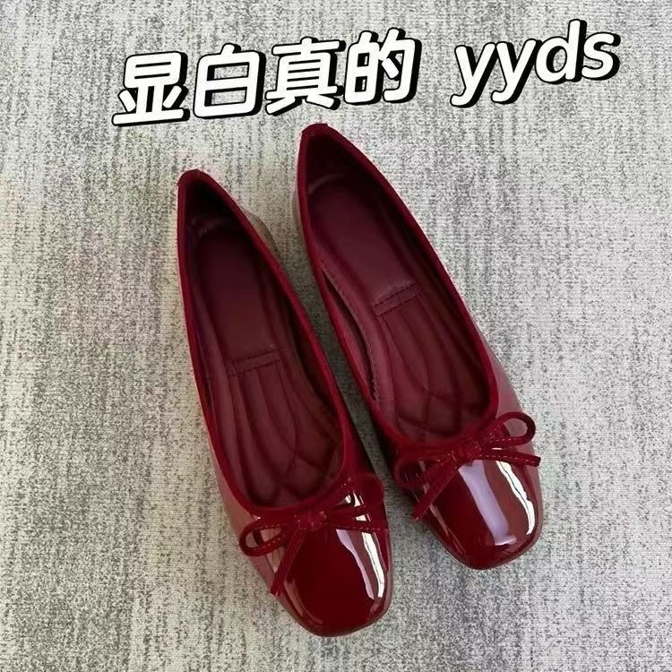 Red Women's Flats 2026 New French Style Versatile Shoes to Match Skirts, Elegant Spring and Autumn Patent Leather Flat Ballet Shoes