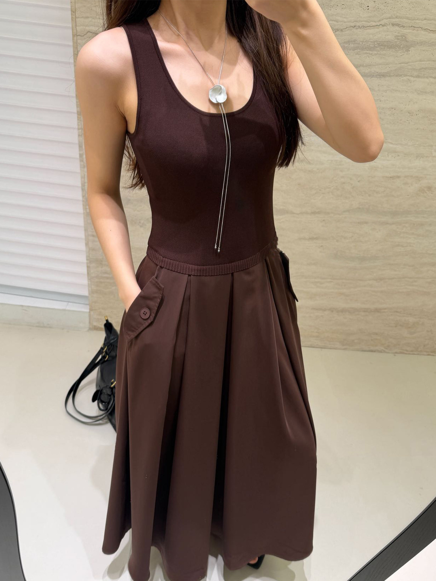 French-Style Vintage Spaghetti Strap Dress with Elegant Patchwork Design, Waist-Cinching, Slimming, High-End Feel, Long Skirt with a Large Hem, Minimalist Style