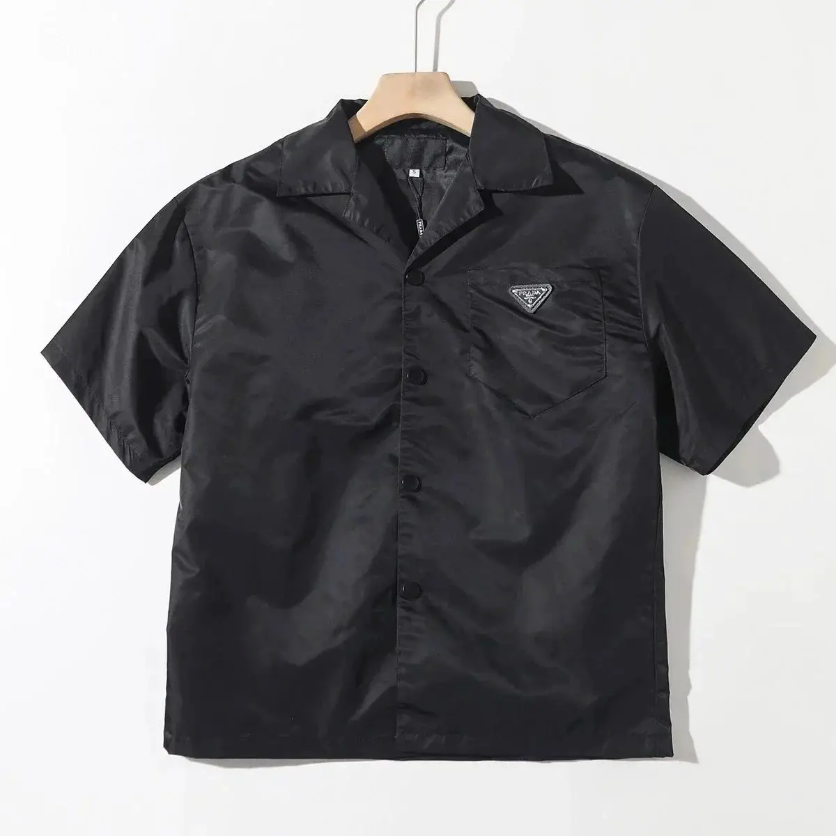 Fashionable short sleeved shirt