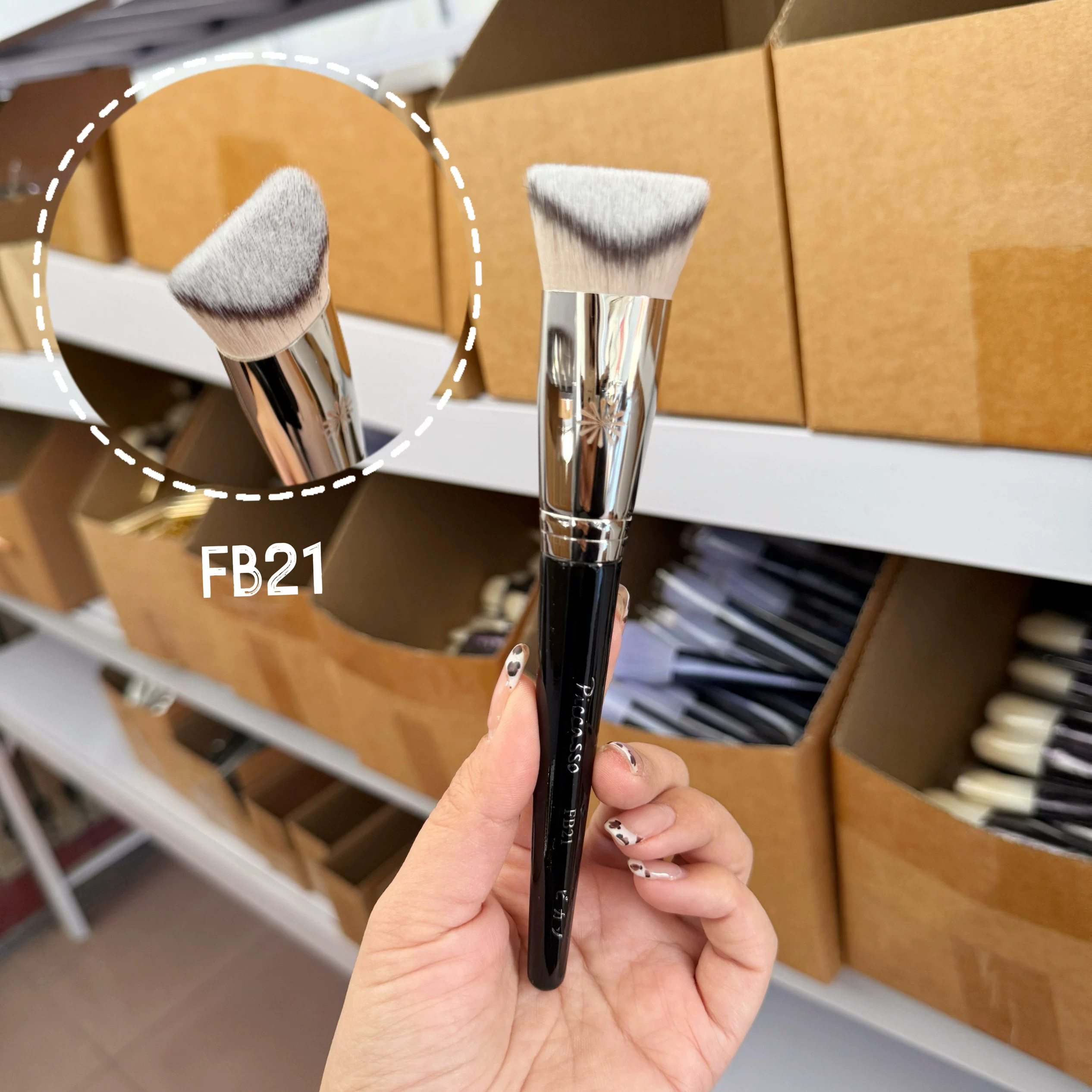 New Product! Pony Recommends the Korean Picasso Fb21 Foundation Brush, a 3D Three-Dimensional Angled Foundation Brush for a Light and Thin Base Makeup QC-Foto von TAOBAO auf Qualit.ly