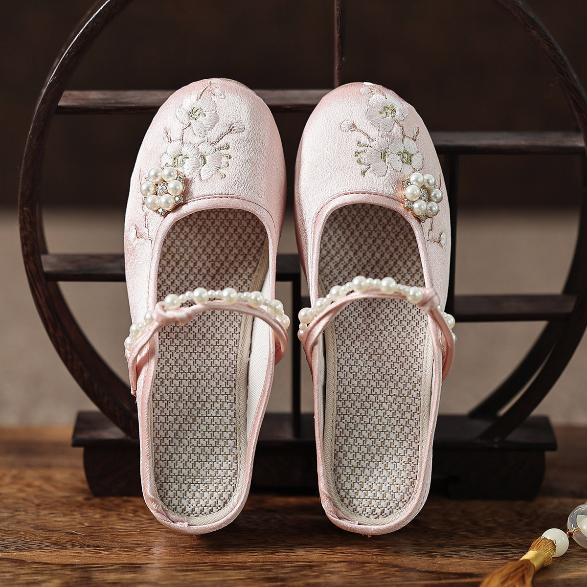 Spring and Summer New Style Home Wear Thick Bottom New Chinese Style Women's Embroidered Plain Slippers for Women