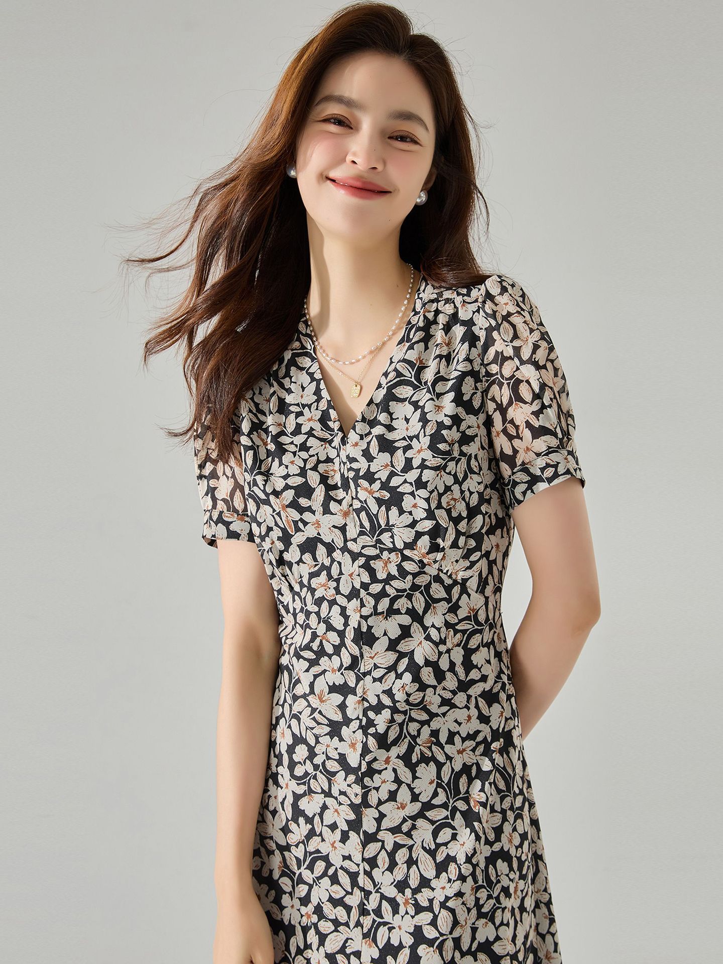 Elegant Commuter Black and White Floral Tea Break Dress French V-Neck Puff Sleeve Waist-Cinching Slimming Dress 15629