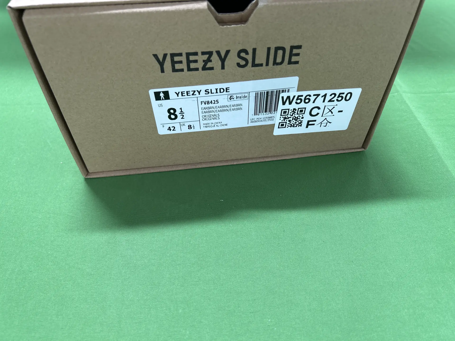Yeezy Slide EARBRN