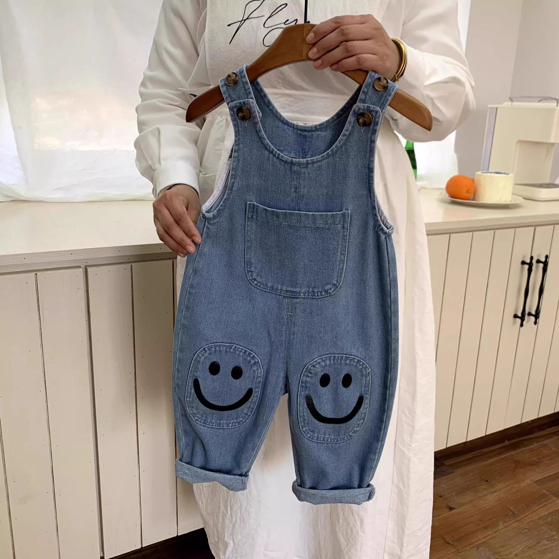 Spring and Autumn Boys' and Girls' Jeans, Trendy Children's Personalized Fashion, Internet Celebrity Korean Version Cartoon Smiley Patch Overalls