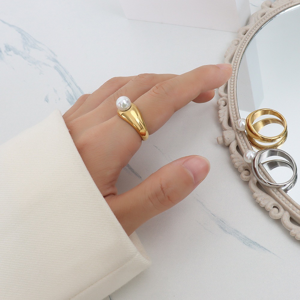 Marka French Style Light Luxury Niche Design Imitation Pearl Ring Titanium Steel Plated 18k Gold Internet Celebrity Stacked Food Ring for Women
