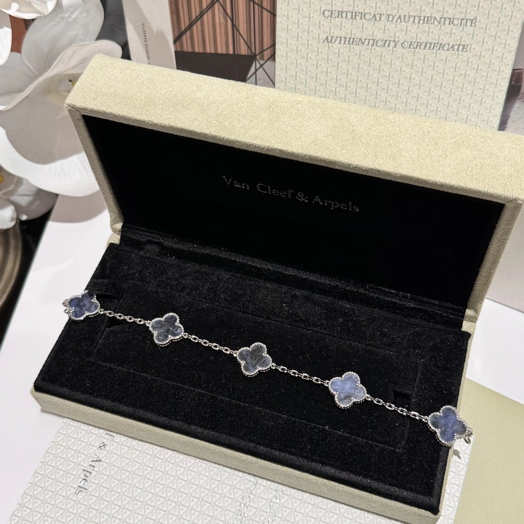 SD VCA Five-Flower Bracelet (non-refundable)