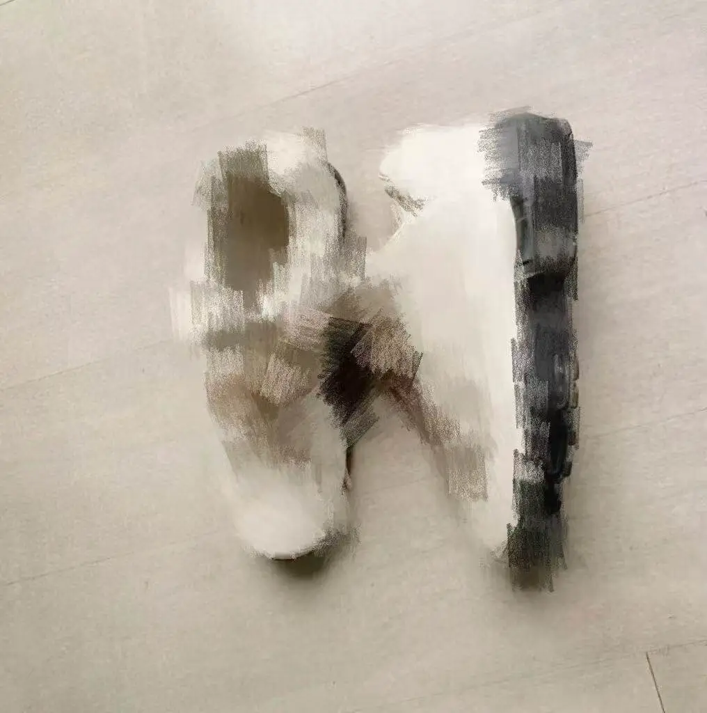 SP white sports shoes