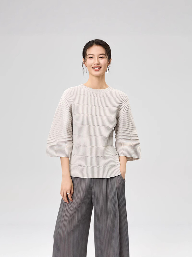 Counter Quality 2025 New Autum Fashion Versatile Knitwear Korean Style Pleated Knitwear Round Neck Silhouette Top