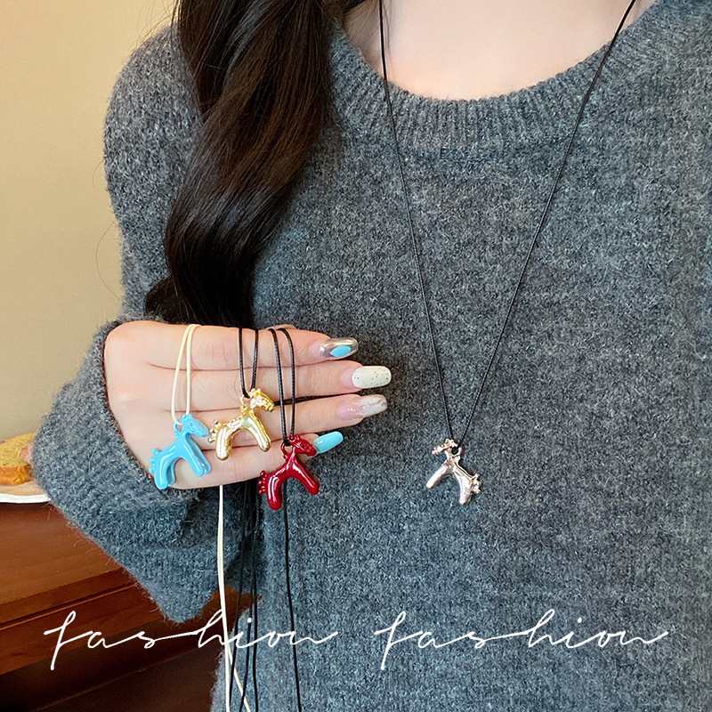 Cute and Playful Enamel 3D Pony Necklace for Women, 2026 New Model, Neck Accessory, Unique Autumn and Winter Sweater Chain