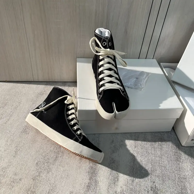 Couple Shoes Pig Trotters Men's Shoes Tabi Split Toe Shoes Biscuit Shoes High Top Canvas Shoes Shoelace Horseshoe Men's and Women's Same Style Short Boots