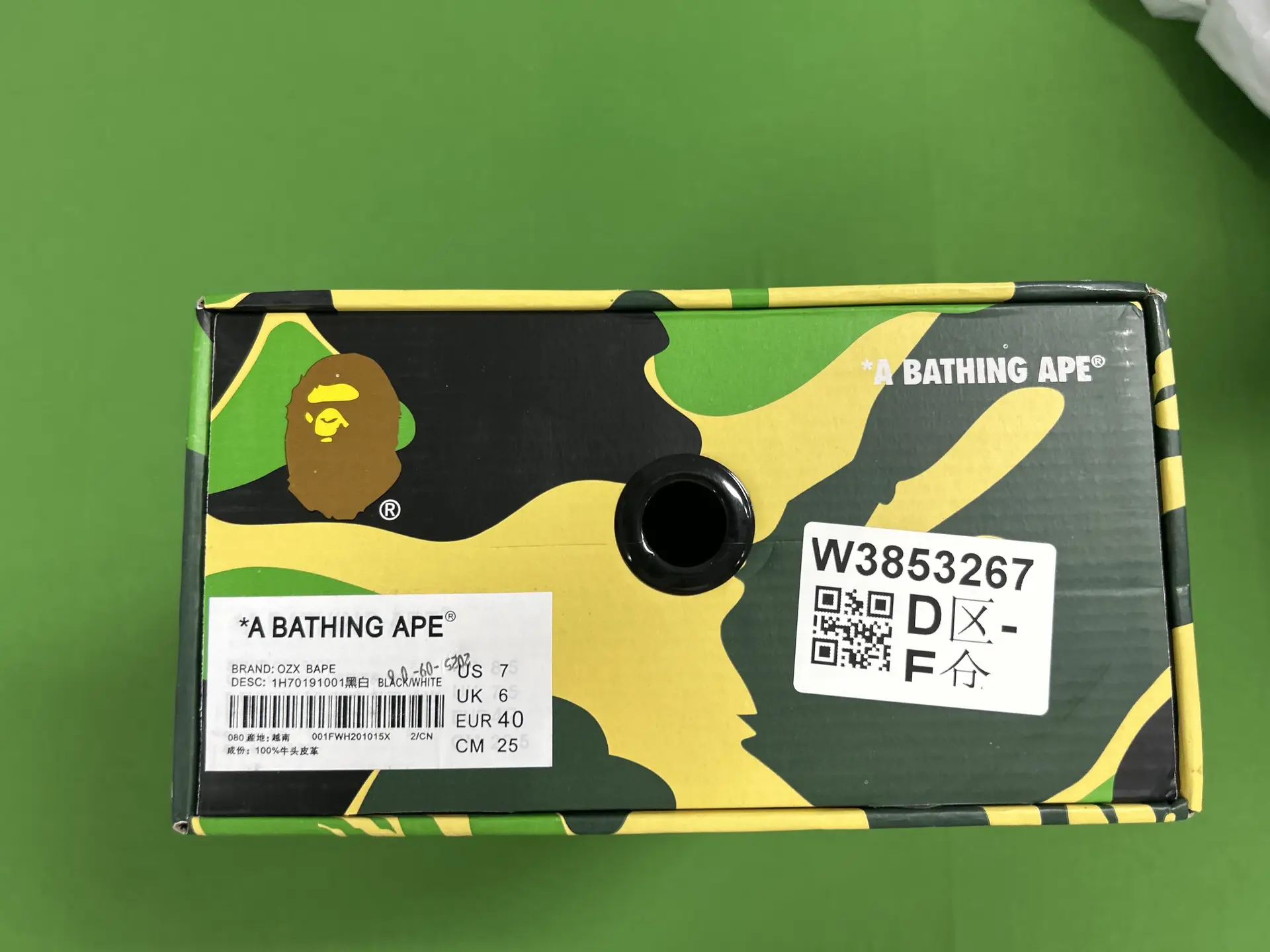 A BATHING APE BLACK/WHITE