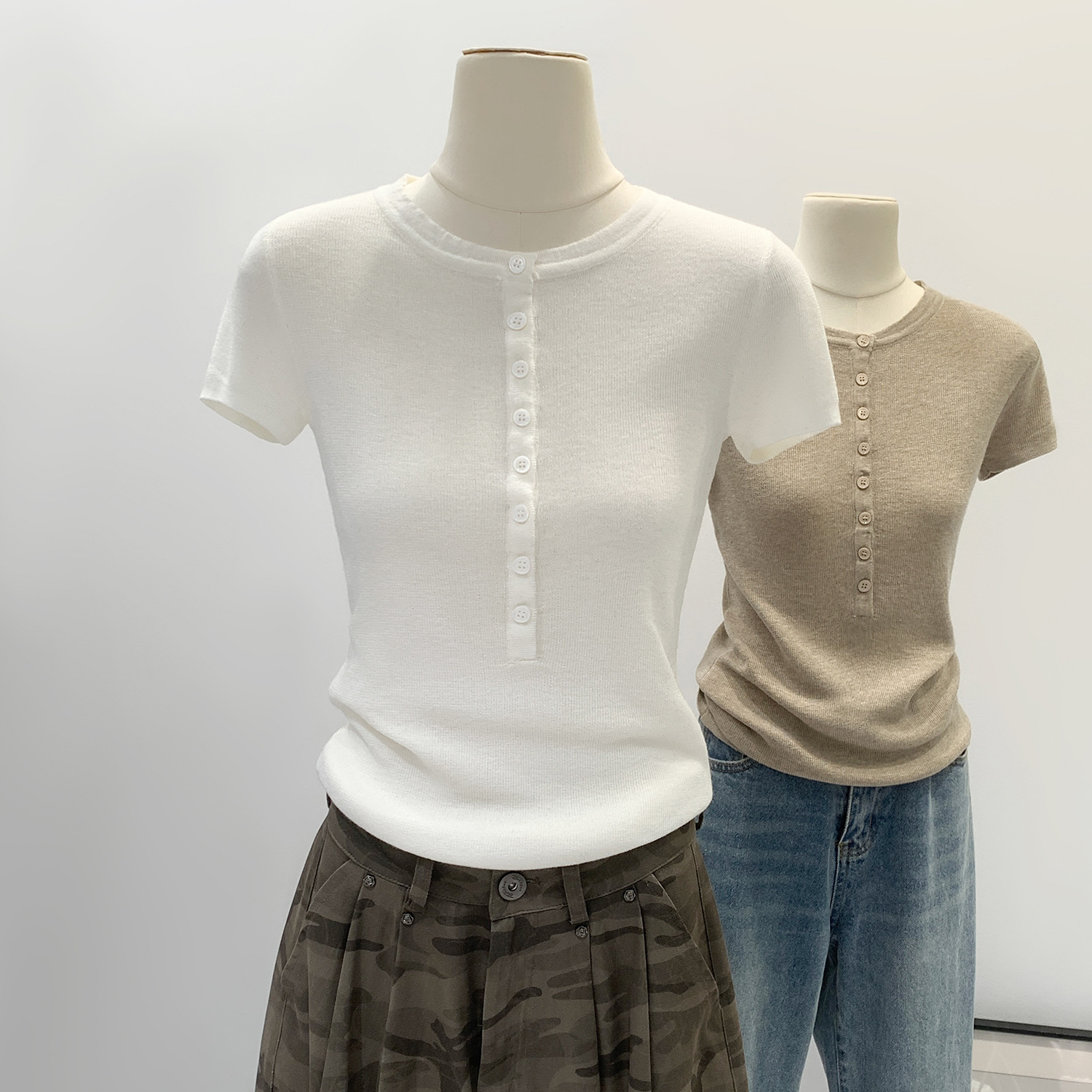 This Year's Trendy Hot-Selling Henley Shirt, Slim-Fit White Short-Sleeve T-Shirt for Women, Summer 2026 New Style, Slimming Top