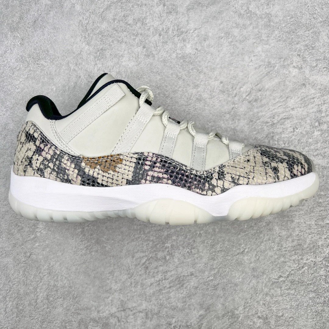 In stock [In stock] **Authentic, real-shot Jordan Air Jordan 11 snakeskin – versatile, trendy, low-top, retro basketball shoes, unisex, white, style code CD6846-002.