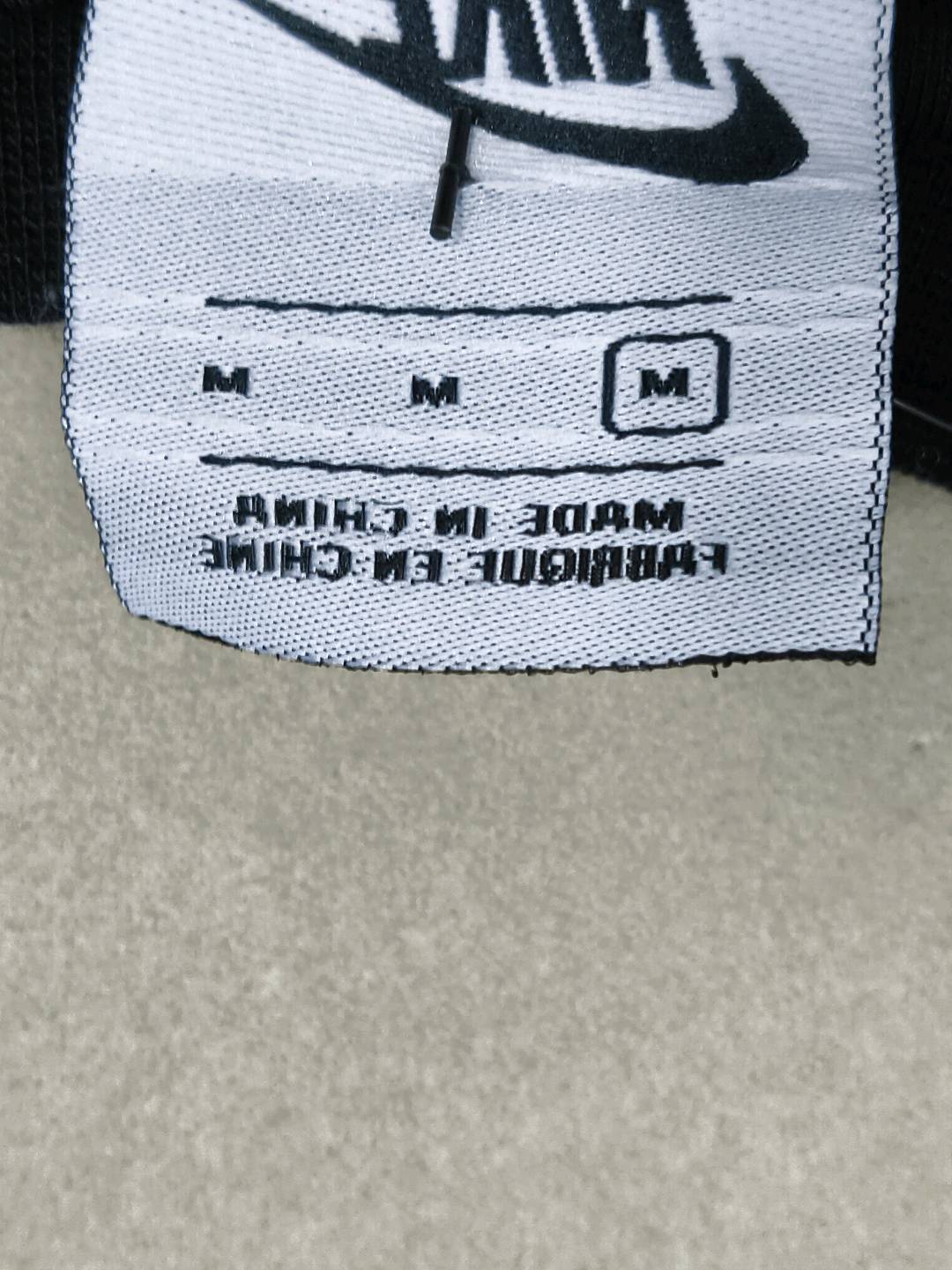 Front of the Shirt Has Large Black/White Hook, Three-Color Fleece Sweatshirt 66031312 QC