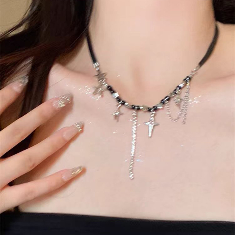 Dark Style Metal Five-pointed Star Tassel Necklace Women's Exquisite Simple Niche Design Clavicle Chain Personalized Fashion Necklace