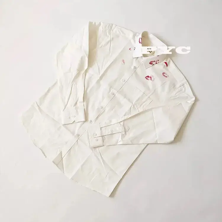Pyc in Stock Margie Style Red Lip Print White Casual Loose Shirt with Digital Label and Four-Corner Outer Stitching