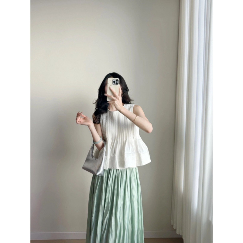 Summer New Korean Tea Style Outfit, a Complete Set of Sleeveless Shirts, Glossy Pleated Skirts, Salt Two-Piece Set