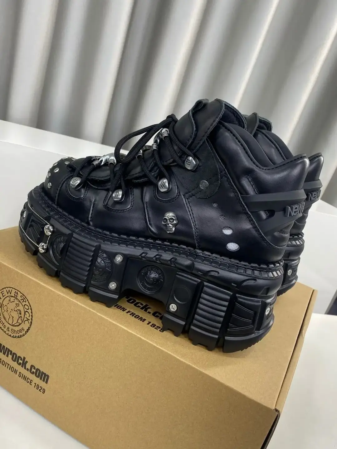 Yaoyao Custom-Made Dark Punk Style Genuine Leather Thick-Soled Platform Shoes with Rivets, Rock Tank Style Height-Increasing Dad Shoes for Men and Women