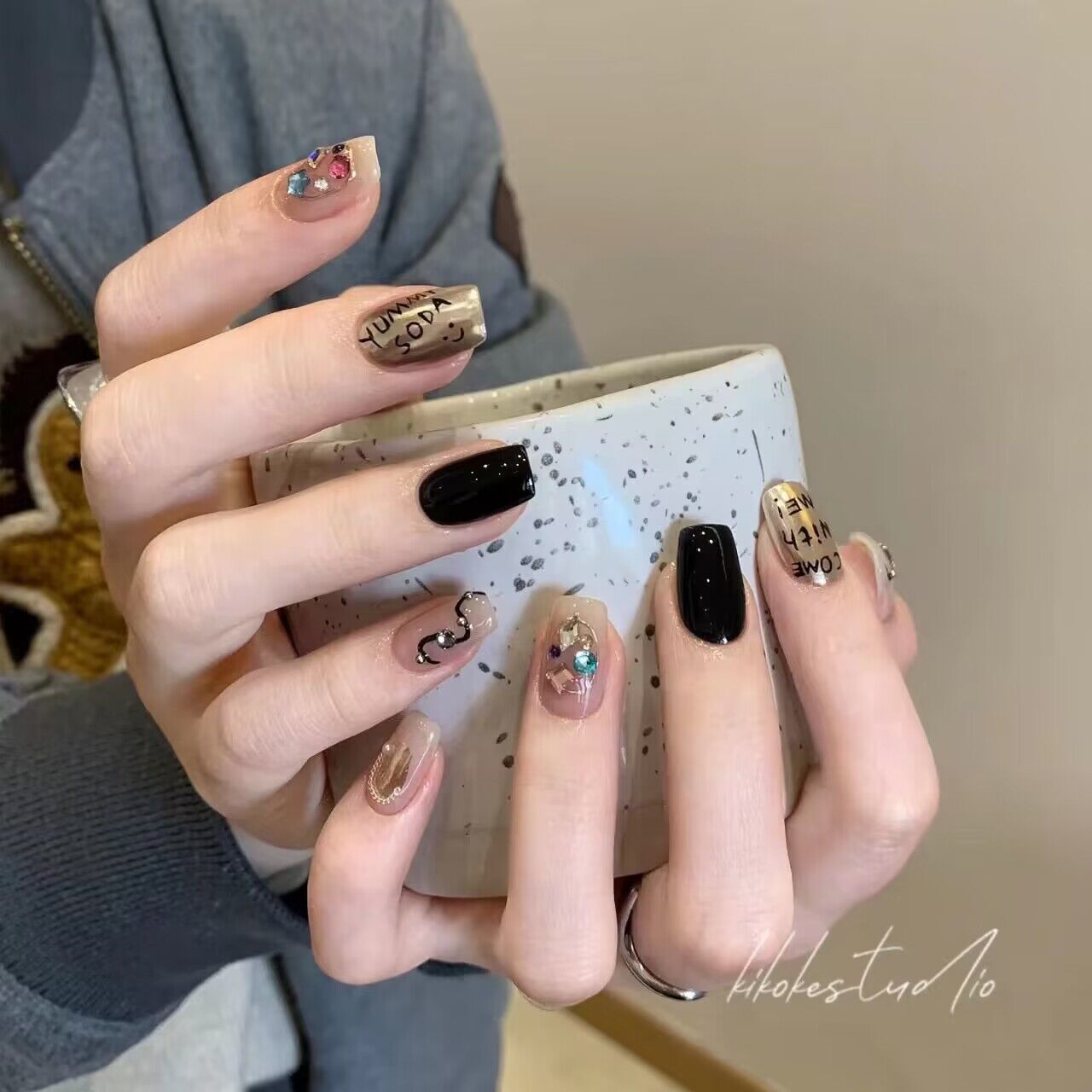 Purely Handmade Phototherapy Wearable Nail Mirror Letter Nails Wholesale Reusable Nail Art Patches Removable Letter Mirror