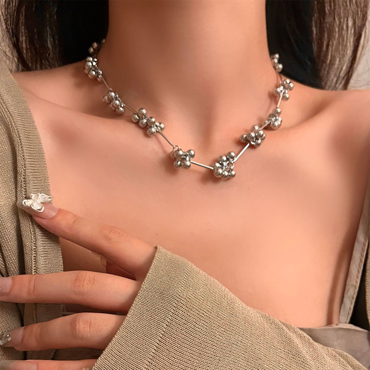 European and American Style Handmade Round Bead Grape String Necklace Women's Light Luxury Trendy Popular Online High-end Clavicle Chain