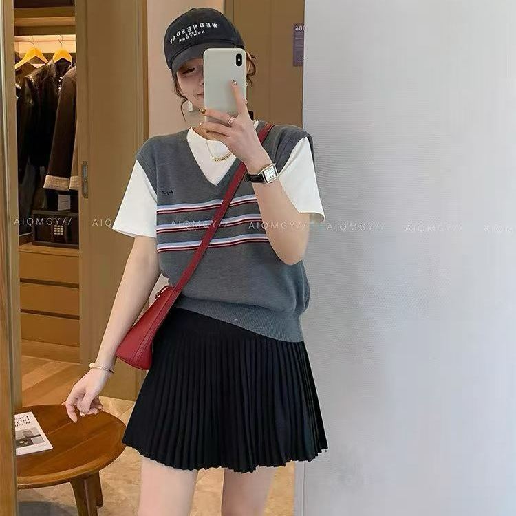 College Style Color-Block Striped Round Neck Faux Two-Piece Ice Silk Short-Sleeve Knit Top for Women, Summer Design for Petite Figures