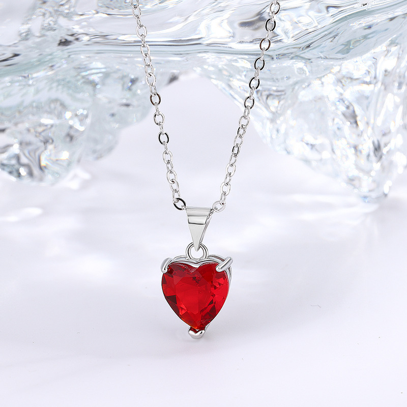 New style light luxury style romantic red peach heart exquisite white stone necklace fashionable simple all-match heart-shaped pendant clavicle chain