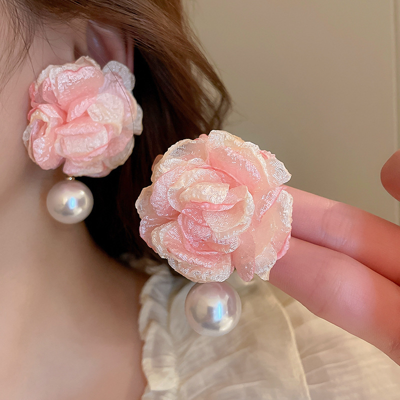 Large Flower Earrings 2026 Hot-Selling Niche Design High-End Exaggerated Camellia Pearl Earrings Wholesale