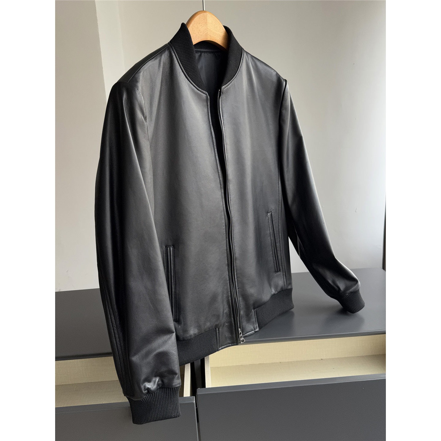 2026 Genuine Sheepskin Leather Baseball Jacket Style Business Casual Square Collar Leather Jacket Wholesale H21Fpy1423
