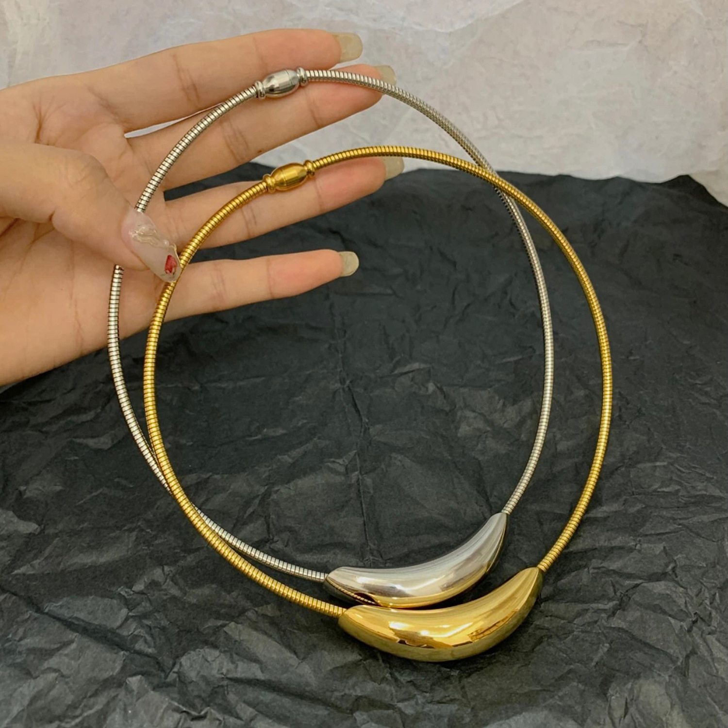 Titanium steel necklace non-fading advanced cold metal style curved elbow pendant design collar fashion all-match necklace
