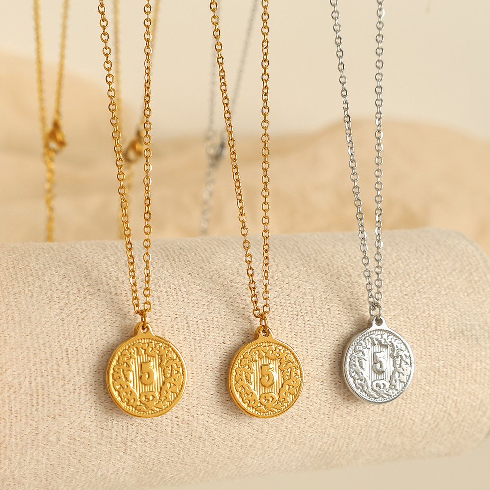 Vintage Coin Necklace Advanced Sense Clavicle Chain Delicate Chain Pendant Gold Coin Design Fashion European and American Coins