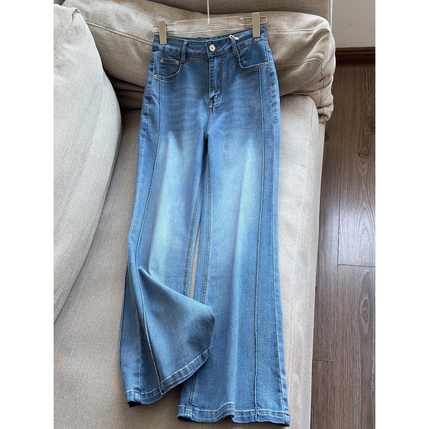 2026 New Retro Light Blue Stretch Jeans Micro-Flare Pants Wide-Leg Pants Casual Pants for Women Wholesale B4Dk8015