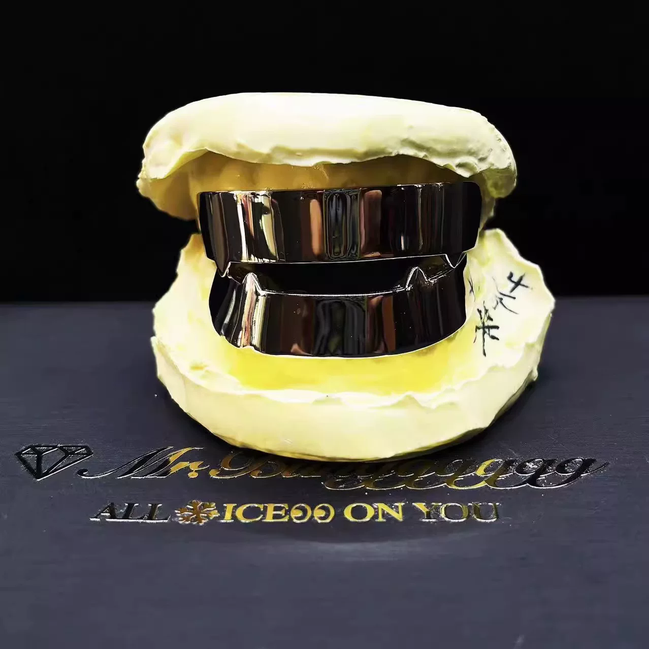 Mr. Blingggggg European and American Hip Hop Jewelry Kanye Same Style Diamond Free Titanium Alloy Bracelet Grilz Customized