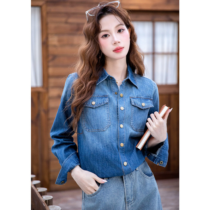 Gradient Blue Denim Shirt for Women, Spring and Autumn Layering Design, Niche Retro Hong Kong Style, Loose Long-Sleeve Top, Trendy