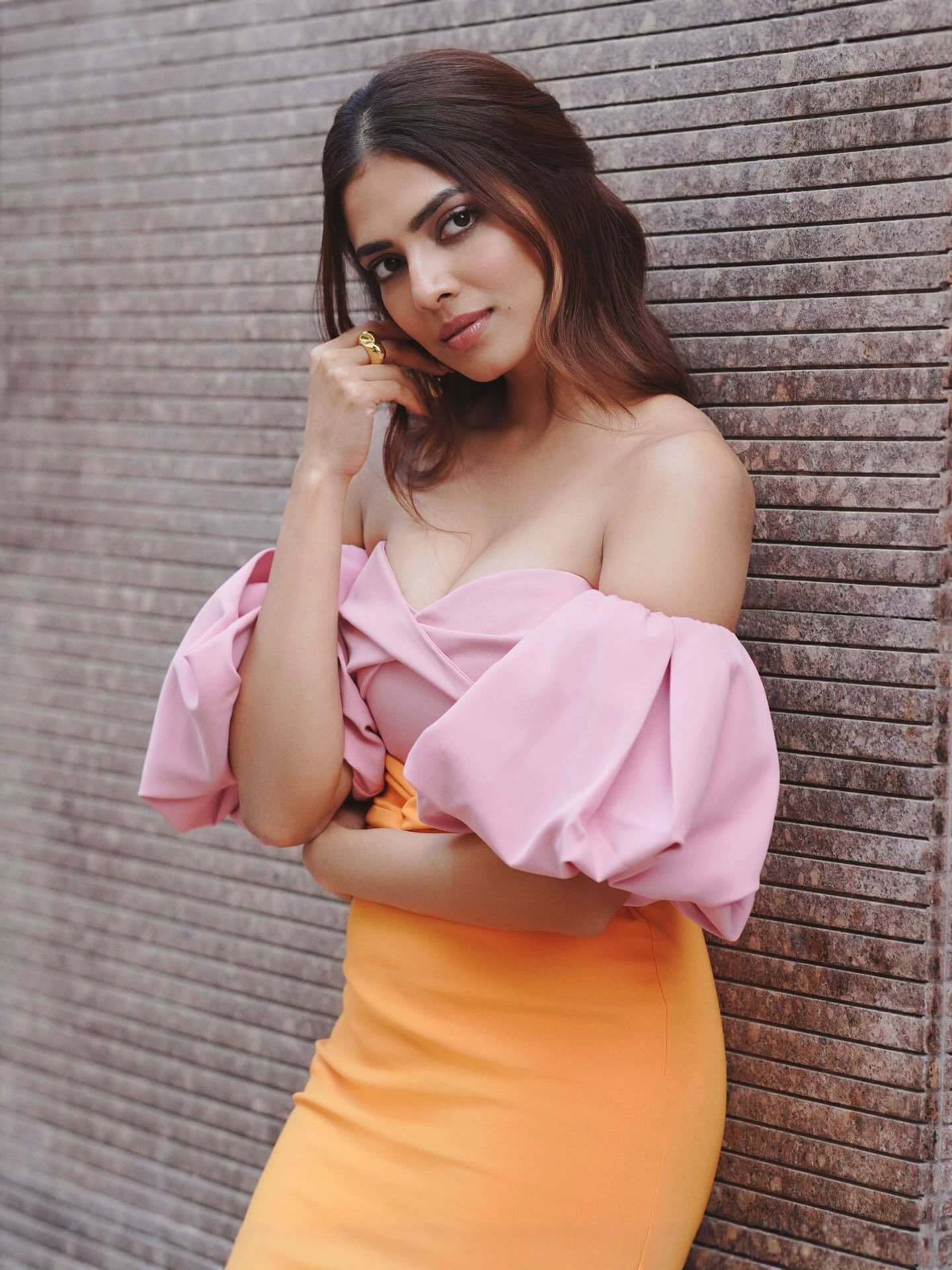 In stock | Color-Blocked One-Shoulder Puff Sleeve Dress, High-Waisted Twist Knot Design, Slimming and Mature Mid-Length Bodycon Dress