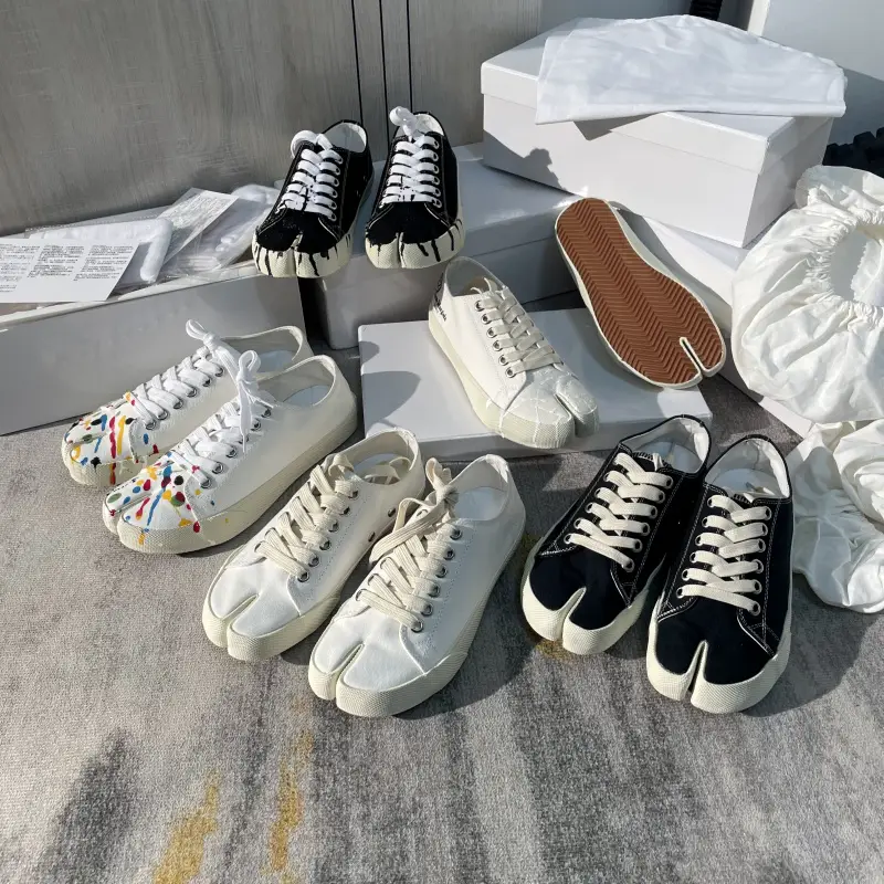 Pig's Trotters Shoes Men's Shoes Shoelace Flats Canvas Shoes Men and Women Same Style Horseshoe Pig's Trotters Graffiti Splash Ink Tabi Split Toe Shoes