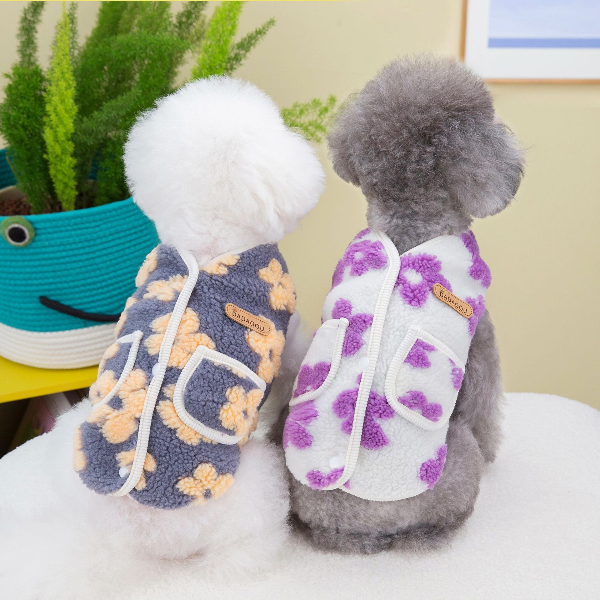 Pet clothes dog clothes autumn and winter clothes Teddy cat pet clothes winter New 23 Five leaf flower fleece
