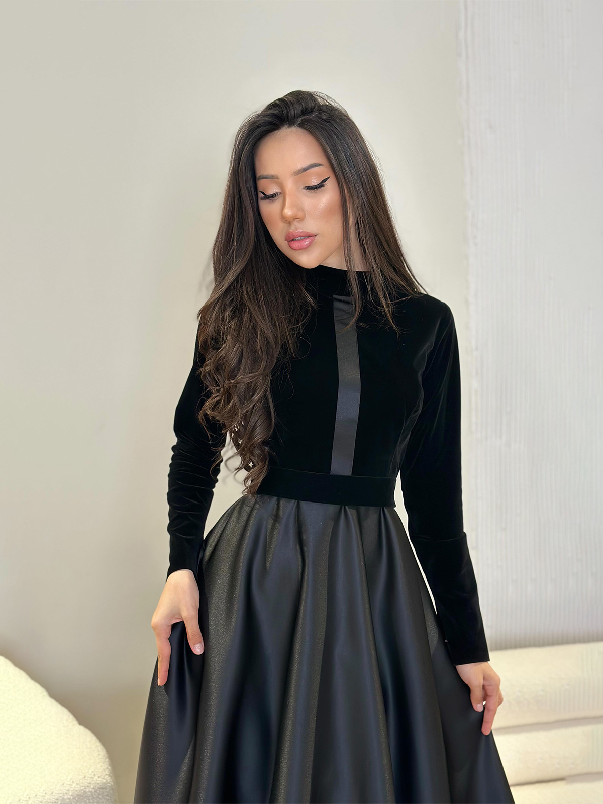 Amazon Europe and America 2025 Autumn New Velvet Slimming Waist Black Round Neck Long Sleeve Dress for Women