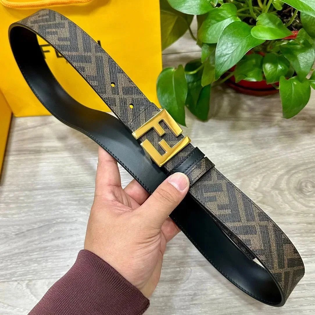 Fendi Belt Foto QC de WEIDIAN na Qualit.ly