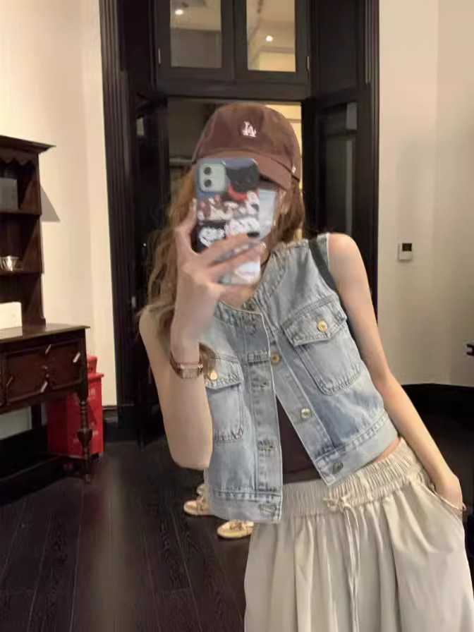 Internet-famous Denim Vest Vest Jacket Women's 2024 Summer New Sleeveless Outer Short Top Women's Waistcoat