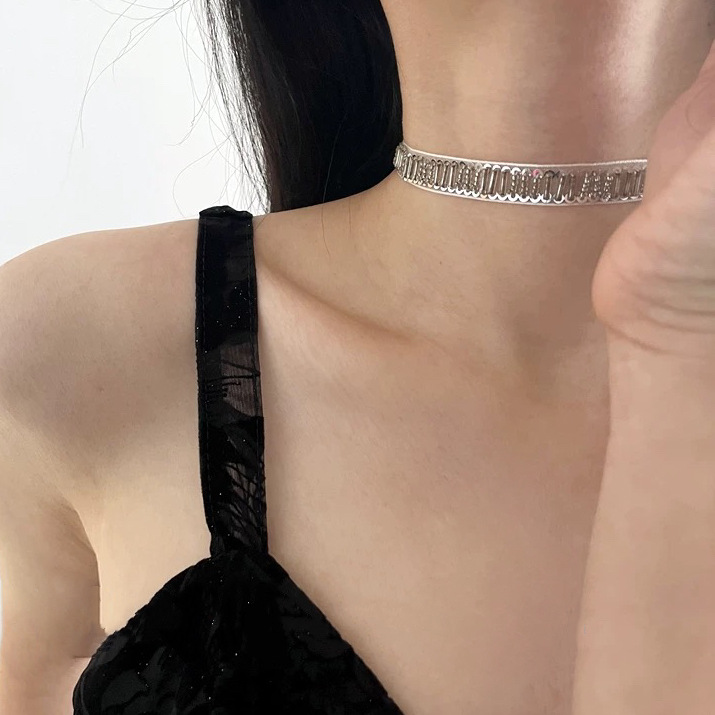 Sweet Cool Spice Girl Handmade Beaded Dark Style Necklace Choker Collar Women's Simple High-end Color-free Clavicle Chain