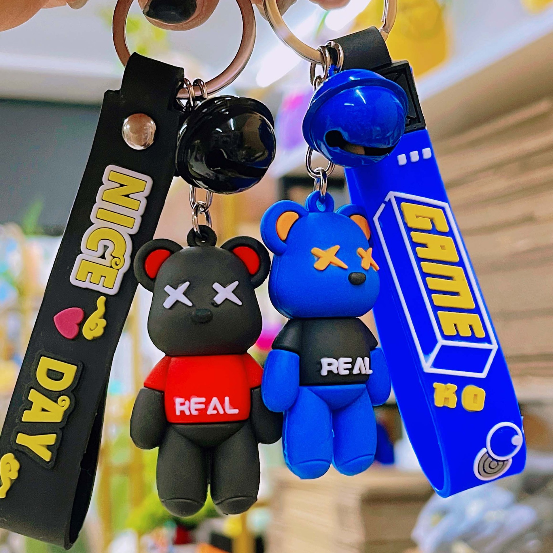 Violent Bear keychain creative cute lightning bear pendant key ring couple schoolbag bag hanging decoration push toy