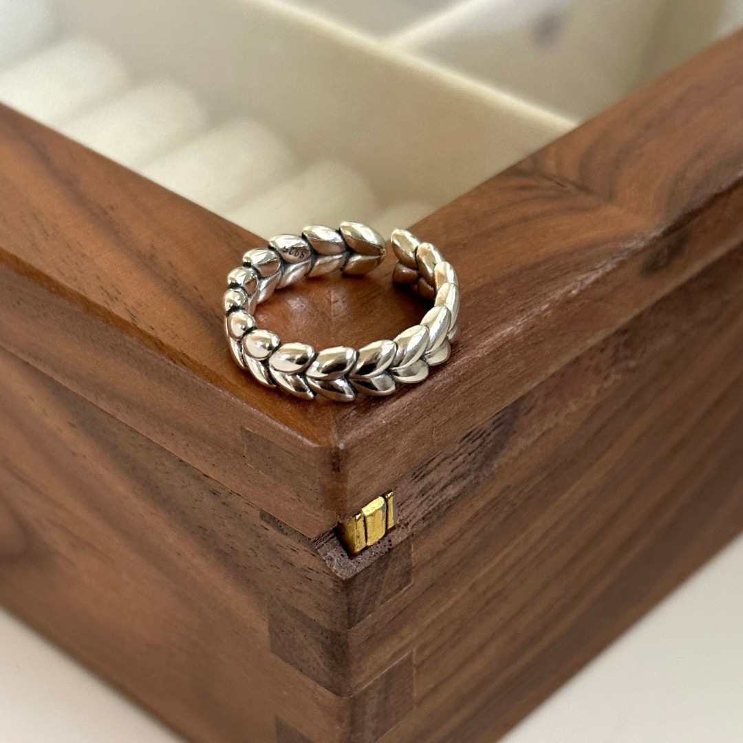 New Japanese and Korean ins style niche simple temperament personality wheat ear ring high-grade versatile retro distressed ring