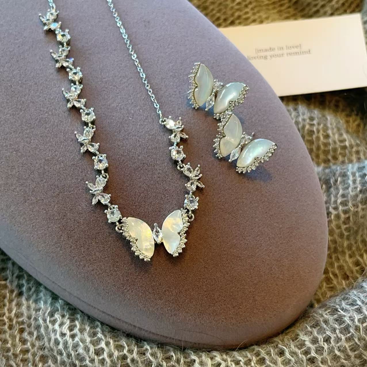 Light Luxury Simple Natural White Shellfish Butterfly Necklace High-grade Sense Exquisite Temperament Clavicle Chain Exaggerated Necklace Chain