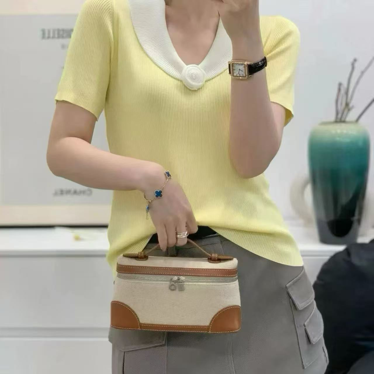Ice Silk Color-Block V-Neck Knitted Short-Sleeve Women's Top 2026 Korean Style New Summer Fashion Stylish Beautiful Knit Shirt