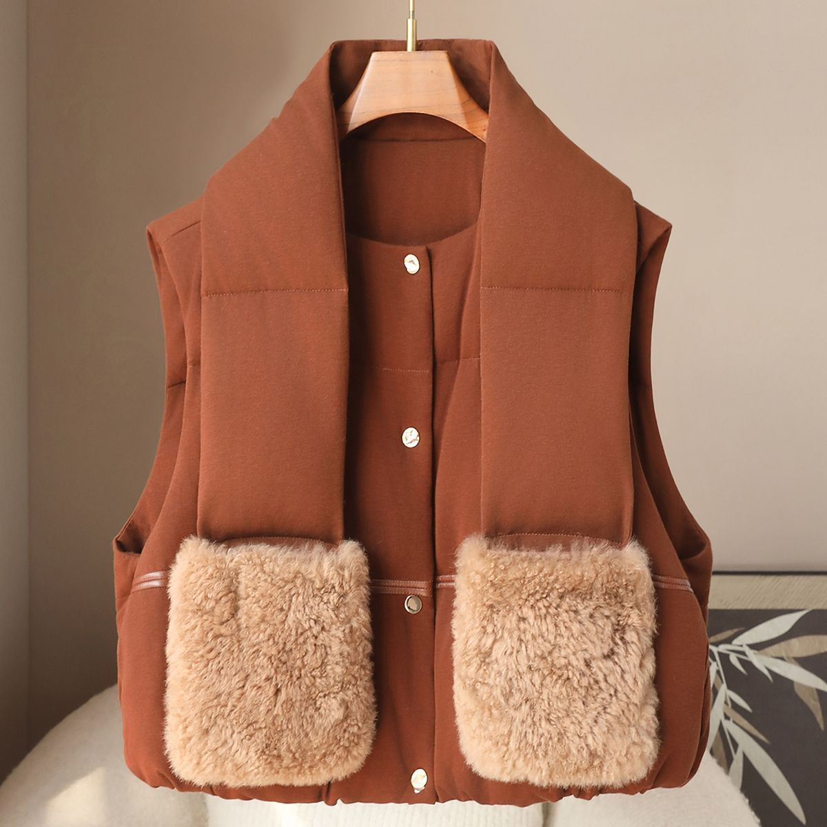 Small Quantity of Clothing for Spring 2026, High-End Luxury New Products, 90% White Goose down Vest, Sheep Wool Women's Warm Vest