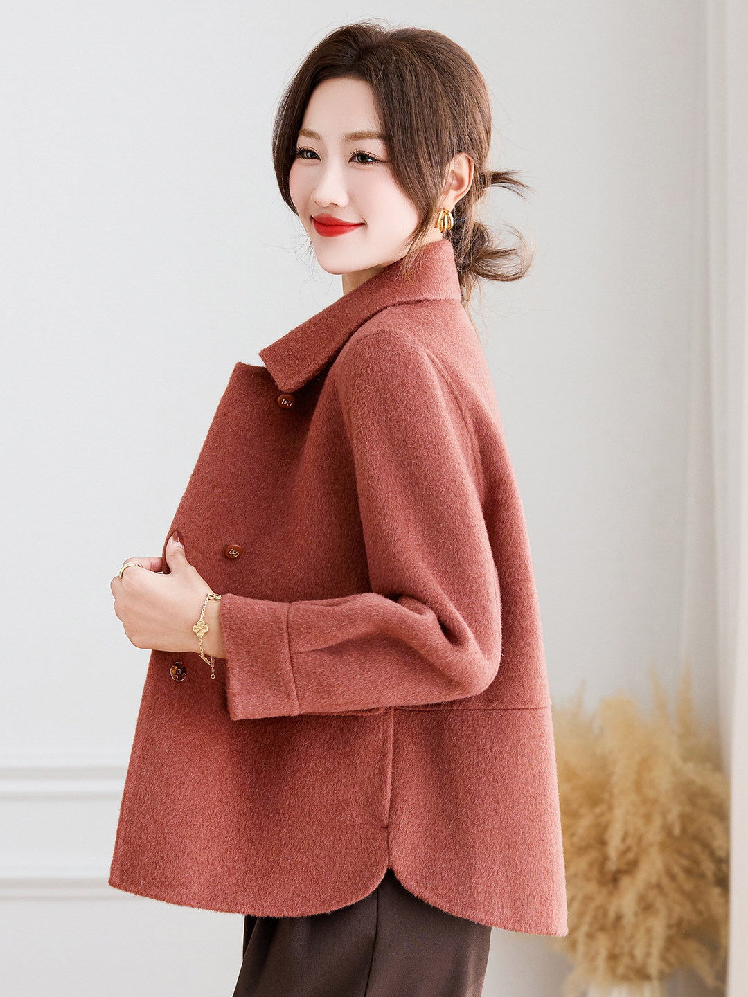 Short Woolen Coat for Women, 2025 Winter New Style, Stylish and Age-Reducing Fashion for Moms, Double-Sided Woolen Overcoat
