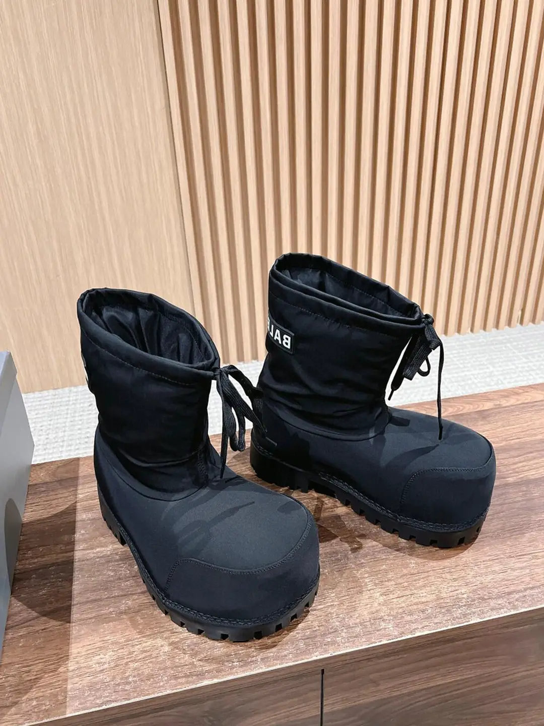 2025 Winter New Paris Big Head Thick Bottom Snow Boots for Women, Ugly and Cute Skiing, Mid Barrel Waterproof, Anti Slip and Height Increasing Short Boots
